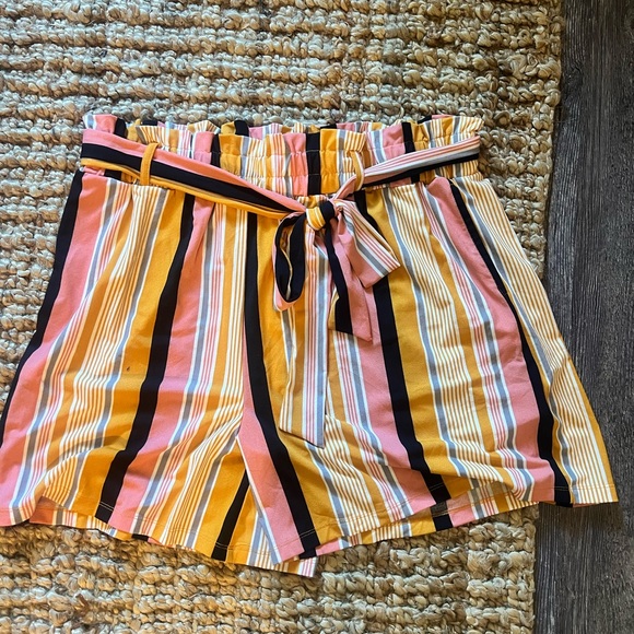 NWOT LulaRoe Elle Shorts, Size XL - Picture 3 of 4